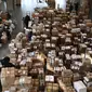 Ratusan kotak berisi bantuan kemanusiaan dikumpulkan di kotamadya Thessaloniki, Yunani pada Senin (13/2/2023). Sejumlah negara terus mengumpulkan dan mengirim bantuan kemanusiaan untuk para penyintas gempa bumi dahsyat yang terjadi di Turki dan Suriah, pada tanggal 6 Februari, lalu. (Sakis Mitrolidis/AFP)