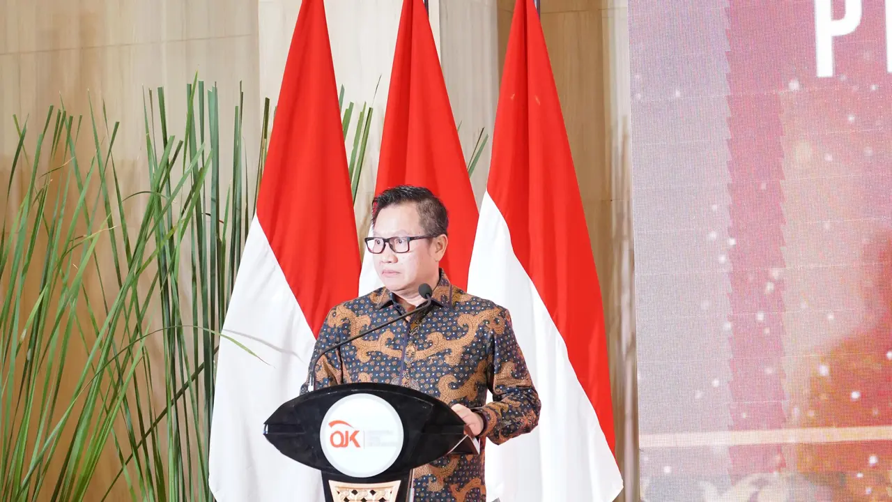 Kepala Departemen Koordinasi Pengawasan dan Perizinan Terintegrasi OJK Greatman Rajab meresmikan SPRINT untuk BPR dan BPRS di Surabaya. (Dok OJK)