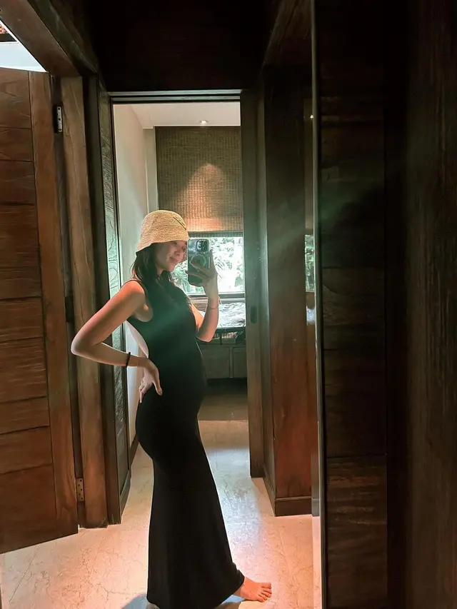 Pamela Bowie tampak baby bump (Instagram/pammybowie)