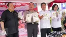Kapolda Metro Jaya, Irjen Pol M Iriawan menunjukan barang bukti narkotika yang akan dimusnahkan di Jakarta, Kamis (2/3). Kepolisian memusnahkan barang bukti berupa 117,43 kg shabu, 228.978 butir ekstasi, 22.360 butir Erimin H5. (Liputan6.com)