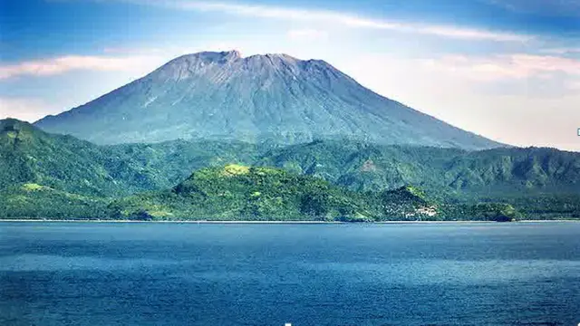 5 Gunung Terindah di Indonesia