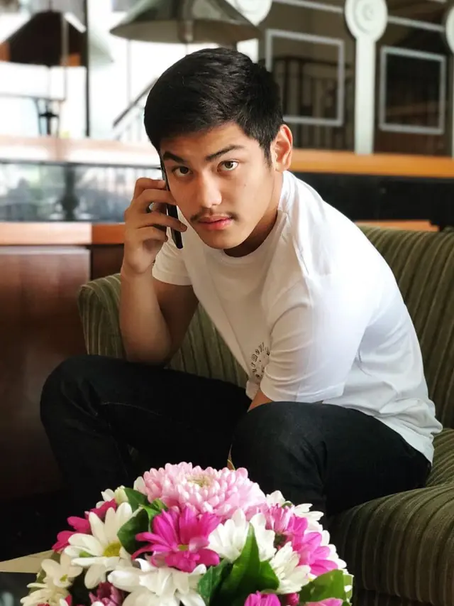 6 Potret Irzan Faiq, Aktor yang Dikabarkan Dekat dengan Prilly Latuconsina