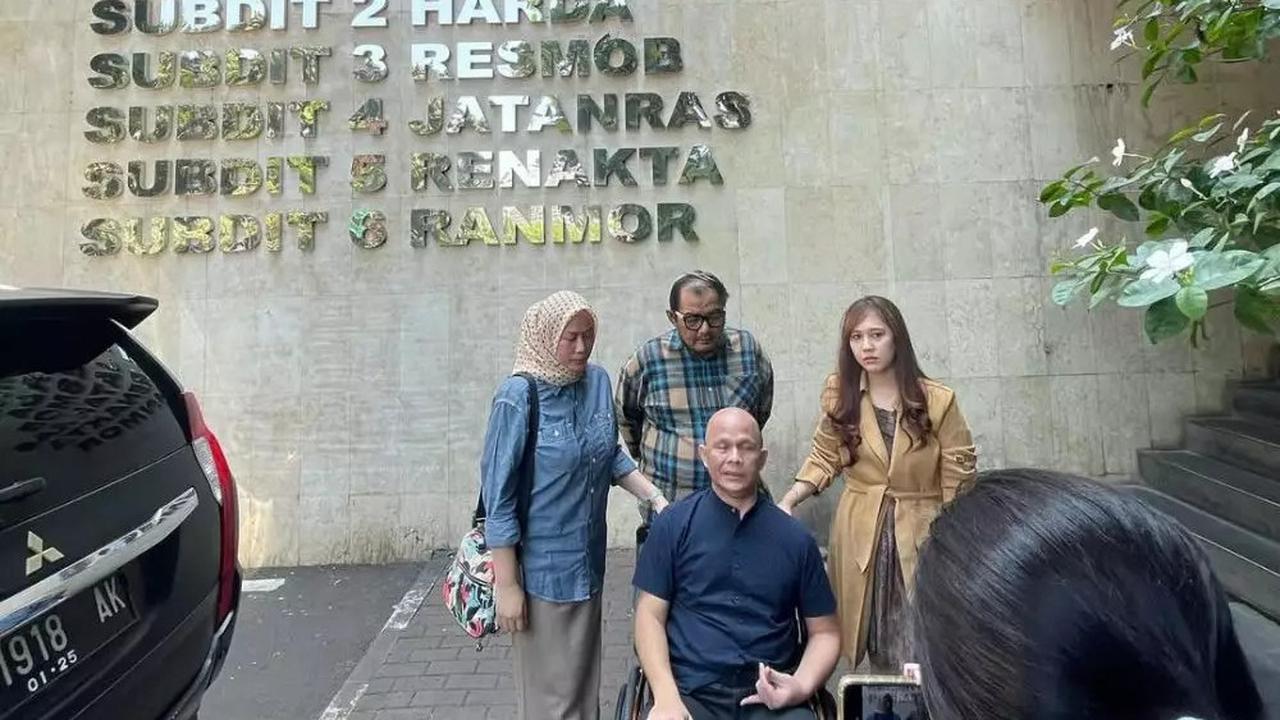 Potret Terbaru Harry Pantja Alami Stroke 3 Kali, Kini Berjuang Untuk Sembuh - Istri Setia Menemani