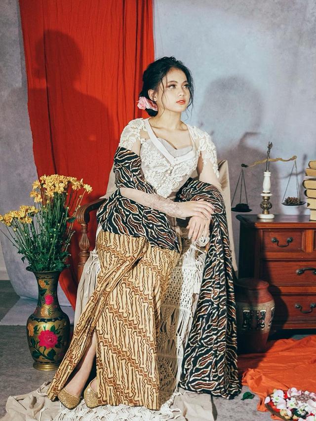 Tampil Anggun, Ini 7 Pemotretan Putri DA 4 dalam Balutan Kebaya