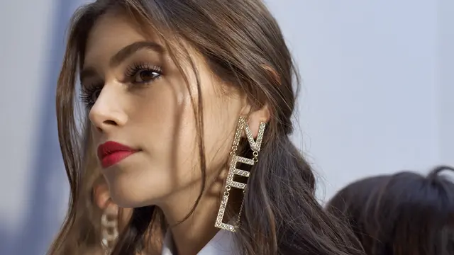 Chanel menghadirkan pantai buatan di dalam Grand Palais