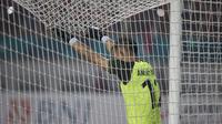 Kiper Indonesia, Andritany Ardhiyasa, saat melawan Uni Emirat Arab (UEA) pada laga Asian Games di Stadion Wibawa Mukti, Jawa Barat, Jumat (24/8/2018). Indonesia kalah adu penalti dari UEA. (Bola.com/Vitalis Yogi Trisna)