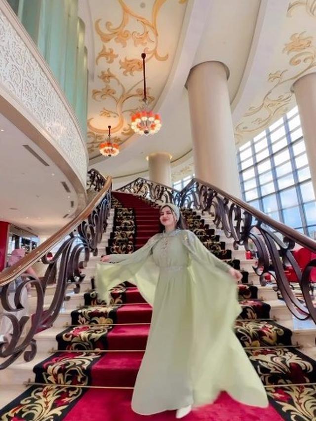 Kekompakan Novi Rizki merayakan Hari Lebaran (https://www.instagram.com/p/CraB1vuPE_9/)