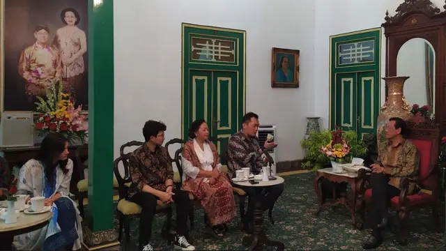 Pemain film Bumi Manusia sambangi Keraton (Foto: Rizky Aditya Saputra)