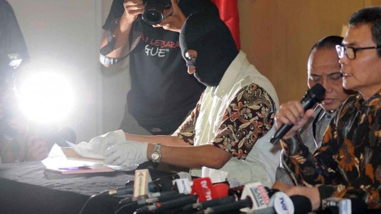 KPK tunjukkan ribuan dolar hasil OTT ketua PTUN Medan