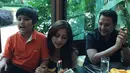 Sang suami, Malik dan Xavier kali ini gantian yang merayakan ulang tahun Cut Keke. Momen ini dibagikan pada 4 desember 2016. (Liputan6.com/IG/cutkeke_xavier)