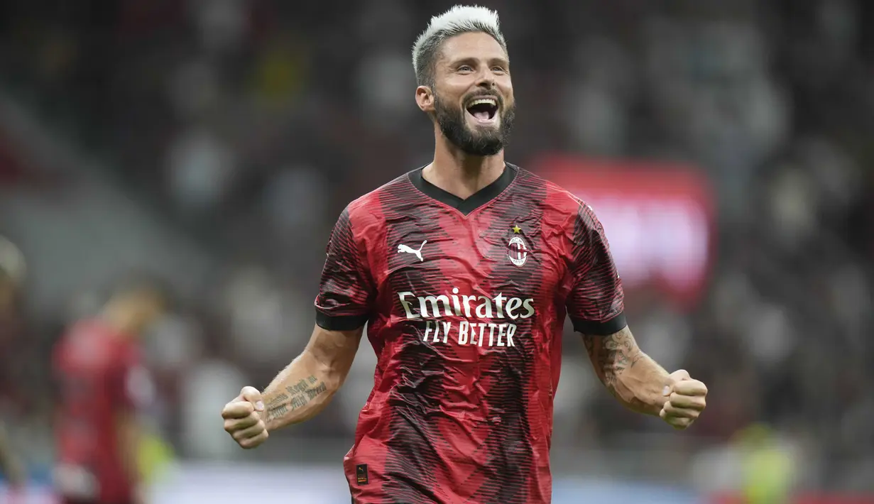 Gol-gol AC Milan dicetak oleh Christian Pulisic (33'), Olivier Giroud (43', 65') lewat titik penalti dan Theo Hernandez (45+2'). (AP Photo/Luca Bruno)