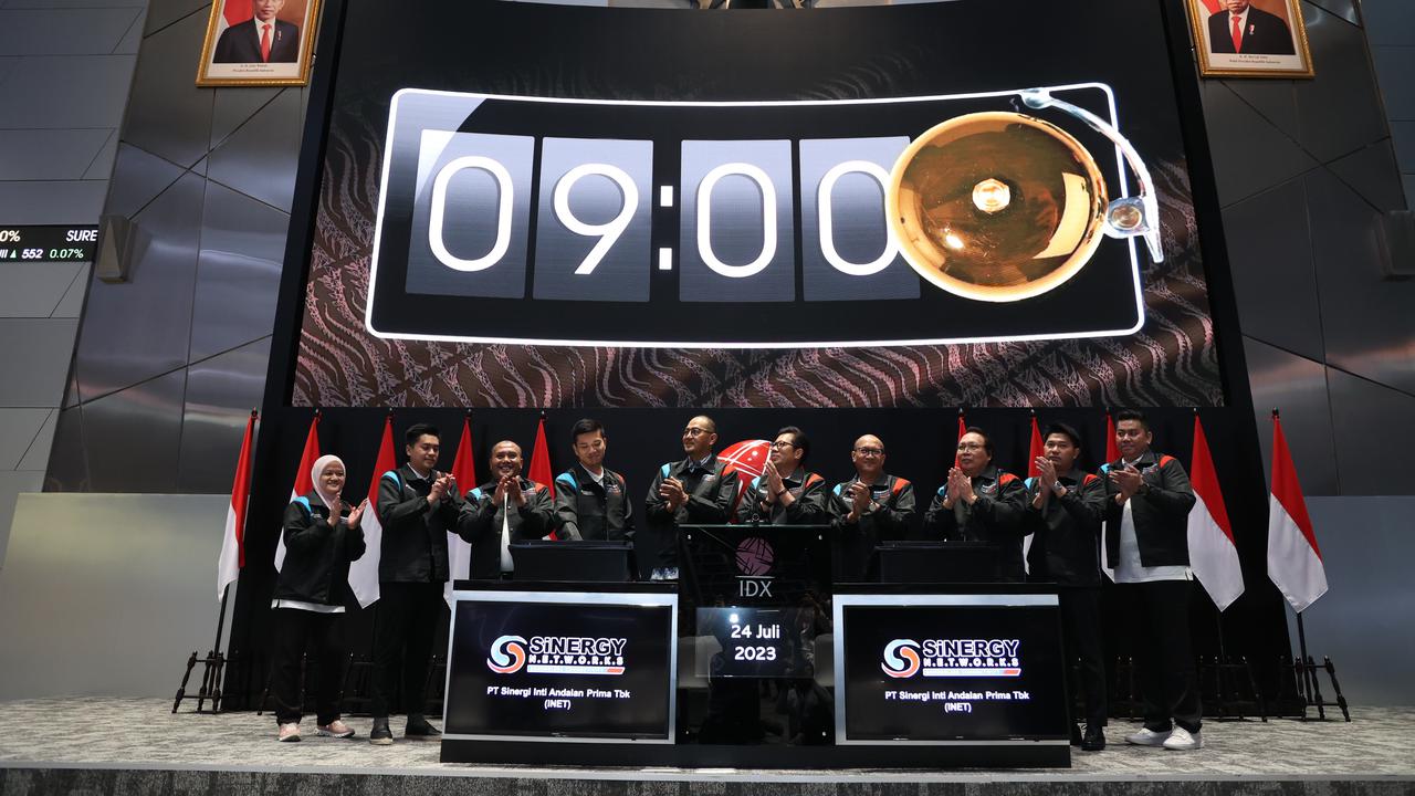 Pencatatan perdana saham PT Sinergi Inti Andalan Prima Tbk (INET), perusahaan tercatat ke-50 di Bursa Efek Indonesia (BEI) pada 2023, Senin (24/7/2023).