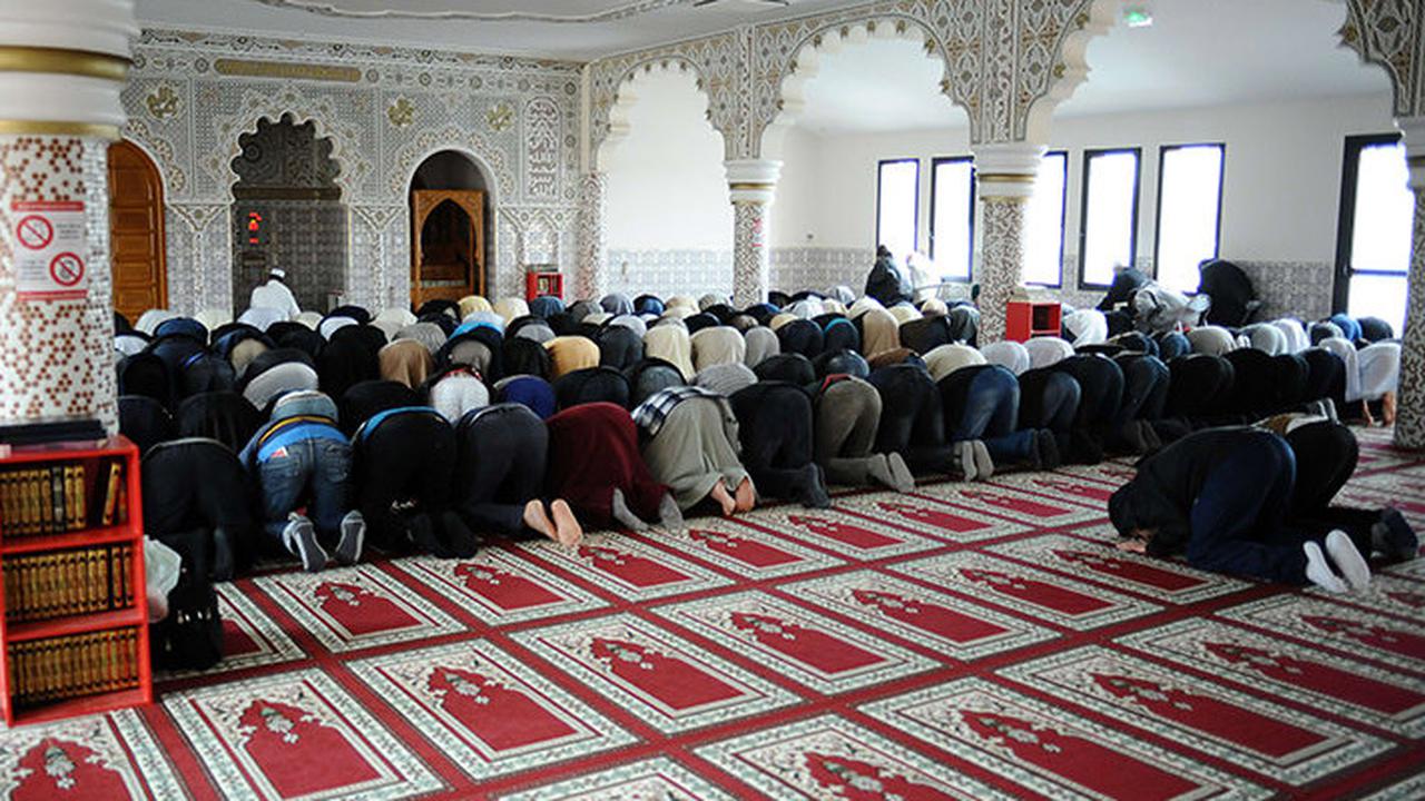Pria Muslim Tewas Ditikam Bertubi-tubi Sampai 50 Kali Saat Salat di Masjid Prancis