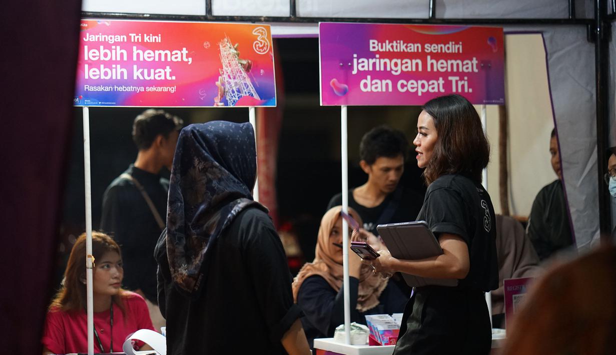 Tak hanya dari Pangkalpinang, para peserta acara nonton bareng Liga Inggris antara Arsenal kontra Burnley bertajuk Roaring Night yang dipersembahkan oleh jaringan hemat dan cepat Tri di Kafe Stay With Me, Pangkalpinang, Sabtu (11/11/2023) juga dihadiri oleh para peserta dari daerah sekitar. (Istimewa)