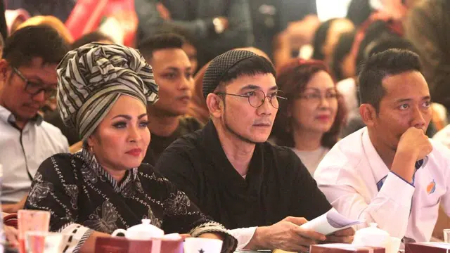 Rieka Roslan dan Yana Julio