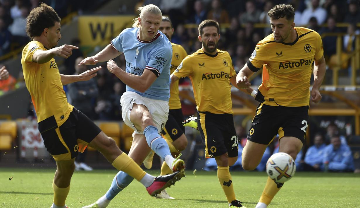 Erling Haaland kembali mencetak gol kala Manchester City bertandang ke markas Wolverhampton dalam pekan ketujuh Premier League 2022/2023, Sabtu (17/9/2022). Haaland mencetak satu gol dan mencatatkan rekok baru di Liga Inggris. (AP Photo/Rui Vieira)