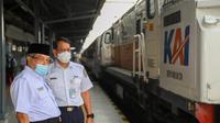 Direktur Utama (Dirut) KAI Didiek Hartantyo dan Komisaris Utama (Komut) KAI Said Aqil Siroj meninjau Stasiun Pasar Senen (dok: KAI)