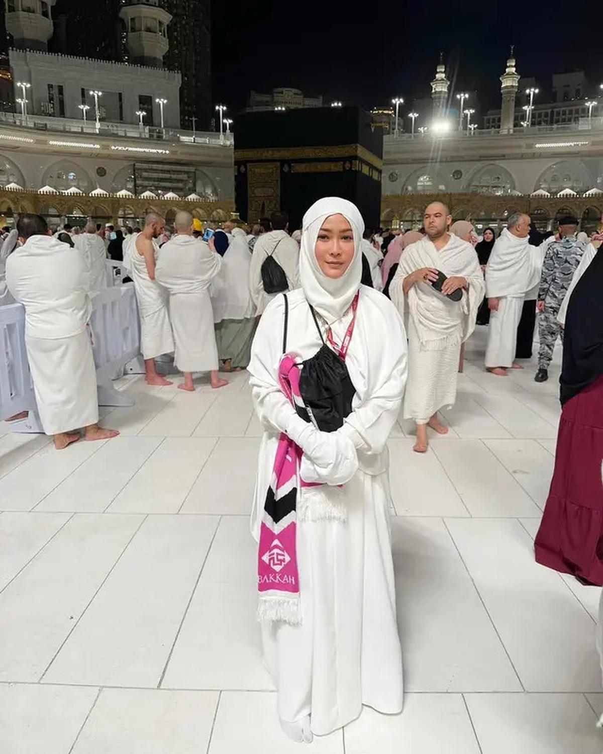 Inul Daratista Bagikan Pengalaman Umrah dan Cium Kabah: Alhamdulillah Semua Dilancarkan