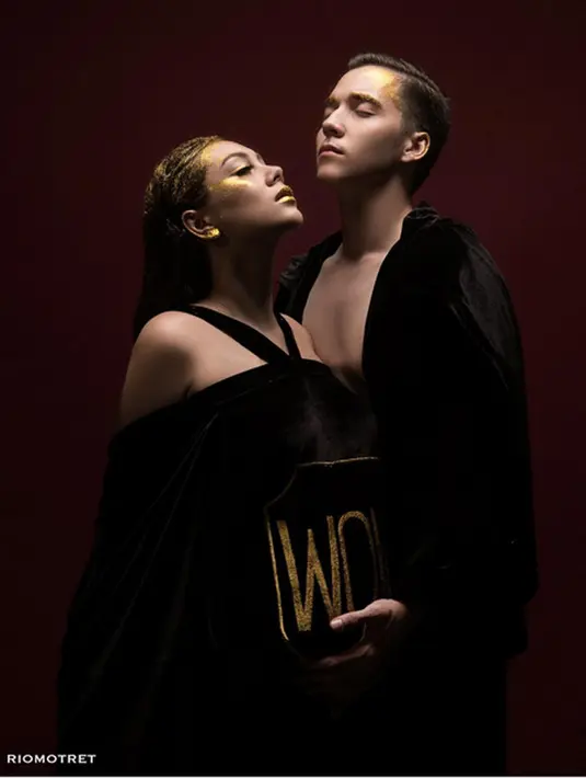 "Mommy harus semangat ya , meski dedeknnya juga bertahan lihat mommy nnya kayak gimana semoga cewek apa cowok mirip sama mommy and daddy  natta_william@chacha.b," tulis celine_stefan_azalia. (Instagram/riomotret)