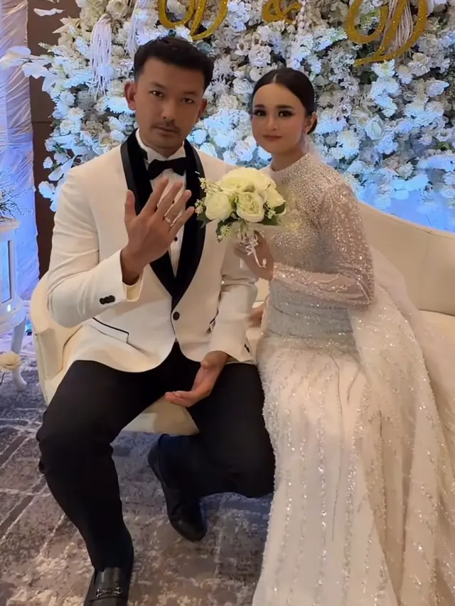 Michelle Ziudith Berperan sebagai Pengantin saat resepsi. [@michelleziu]