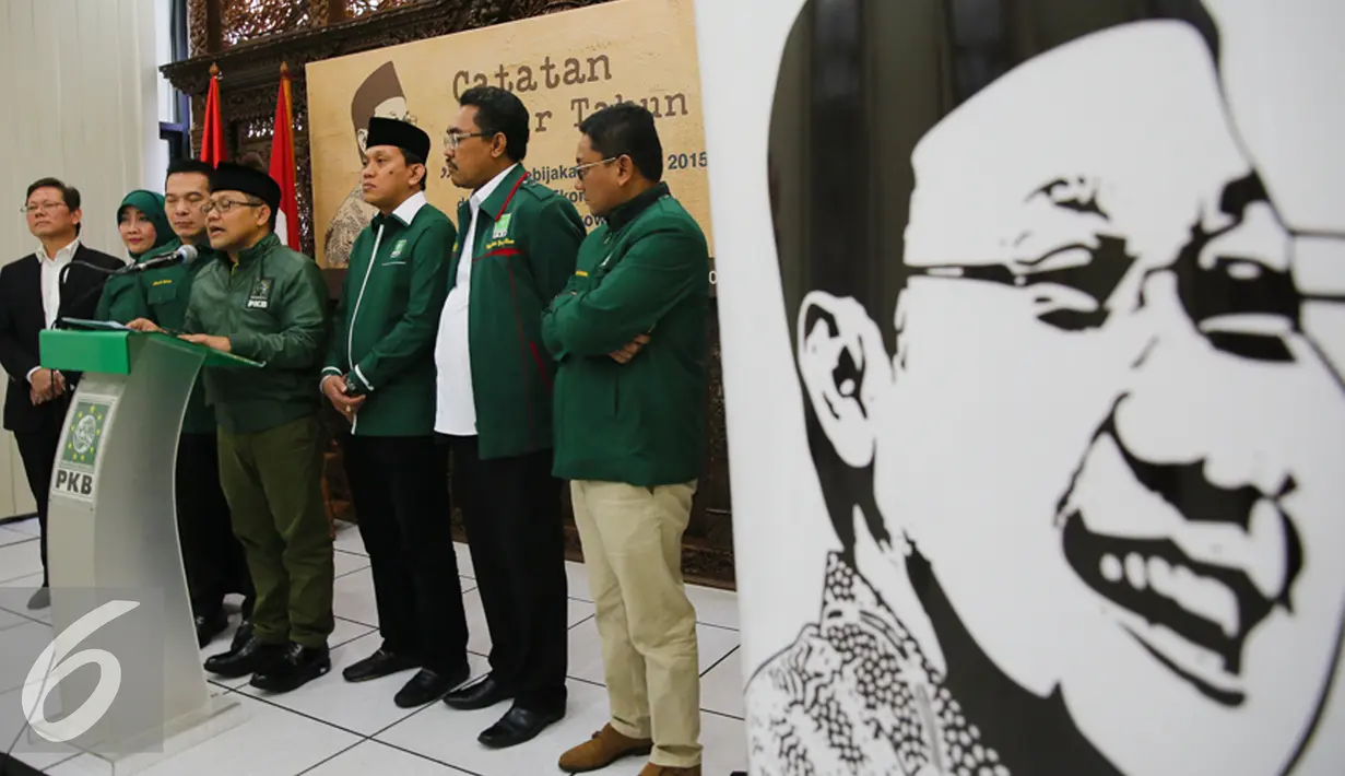 Ketua Umum PKB, Muhaimin Iskandar memberikan catatan akhir tahun di Kantor DPP PKB, Jakarta, (28/12). Dalam kesempatan itu PKB menyampaikan refleksi kebijakan ekonomi 2015 dan proyeksi ekonomi 2016 pemerintahan Jokowi-JK. (Liputan6.com/Faizal Fanani)