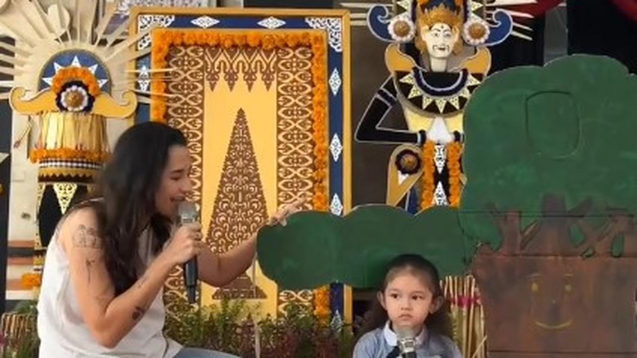 7 Potret Dahlia Poland dan Anak Ikut Lomba Mendongeng di Sekolah, Raih Juara Pertama
