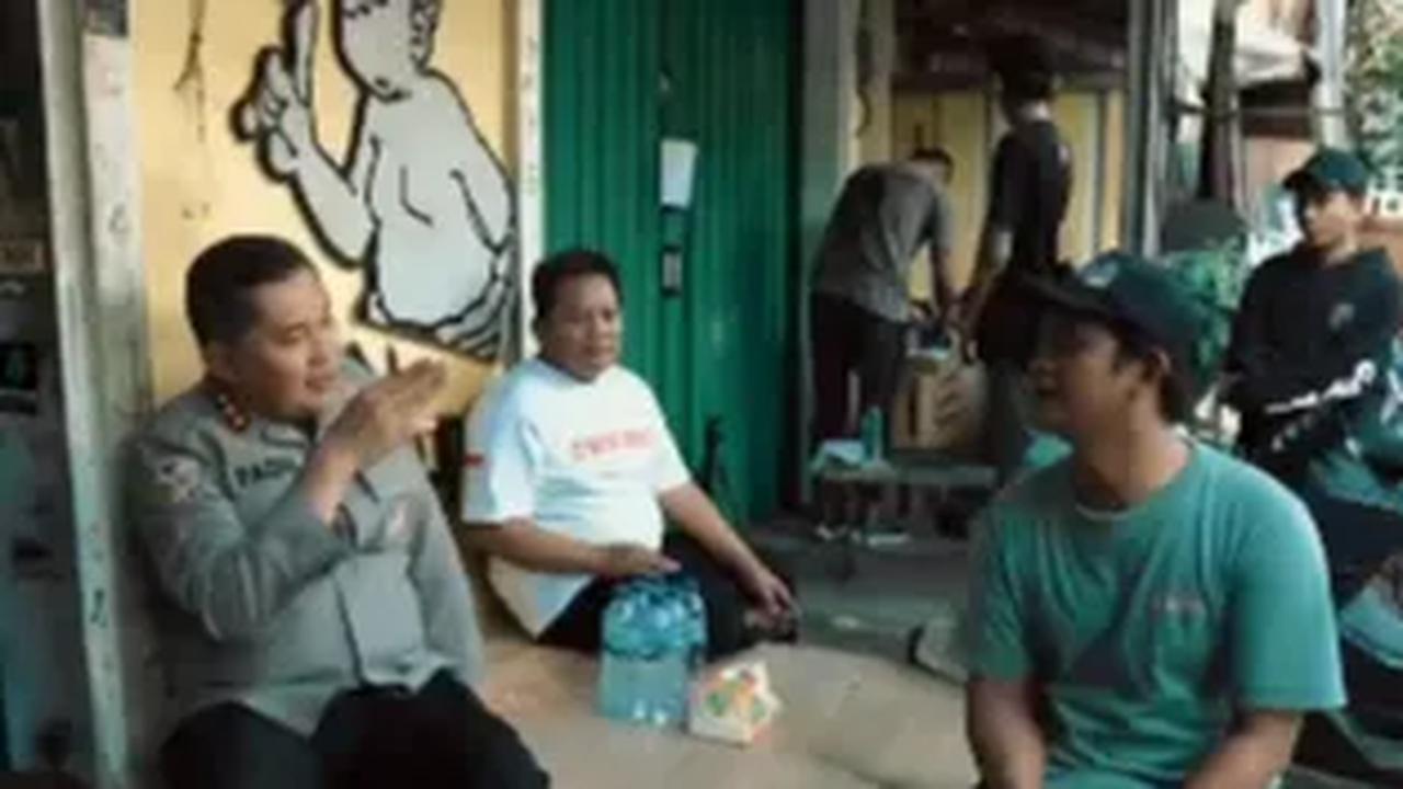 "Tapi khusus motor tua merek Honda, mulai dari CB, 70, GL, Megapro?," tanya Fadil lagi.