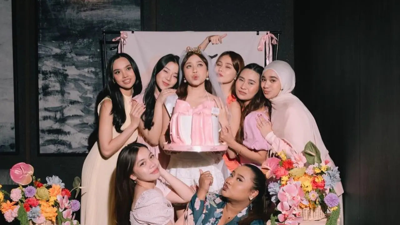 Pernikahan Semakin Dekat, Brisia Jodie Tampil Manis dengan Mini Dress Putih Saat Dapat Kejutan Bridal Shower dari Sahabat