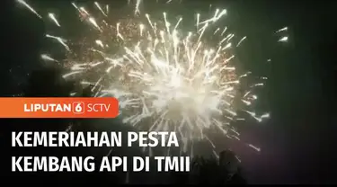 Pesta kembang api meriahkan malam pergantian tahun di Taman Mini Indonesia Indah. Pengunjung takjub dengan pertunjukan kembang api yang mengiringi malam pergantian tahun.