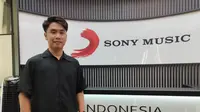 Berawal Dari Tugas Kuliah, Penyanyi Rakhano Sukses Hadirkan Kue Lupis