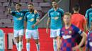 Pemain Osasuna merayakan gol yang dicetak Roberto Torres ke gawang Barcelona pada laga lanjutan La Liga pekan ke-37 di Camp Nou, Jumat (17/7/2020) dini hari WIB. Barcelona kalah 1-2 atas Osasuna. (AFP/Lluis Gene)