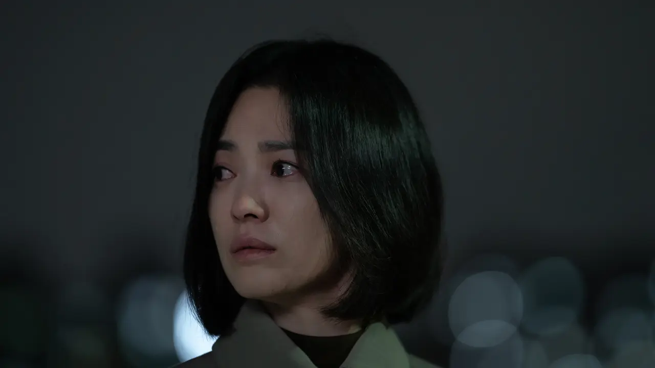 Song Hye Kyo dalam The Glory. (Foto: Graphyoda | Netflix)