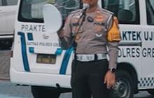 Tak Hanya Warna Beda, Perwira Polisi Ini Jelaskan Filosofi Pet Putih Milik Polantas 'Anti Badai Anti Hujan