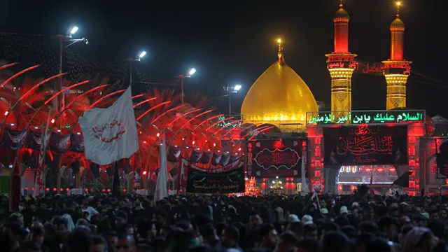 FOTO: Syiah Irak Peringati Kematian Imam Hussein di Karbala