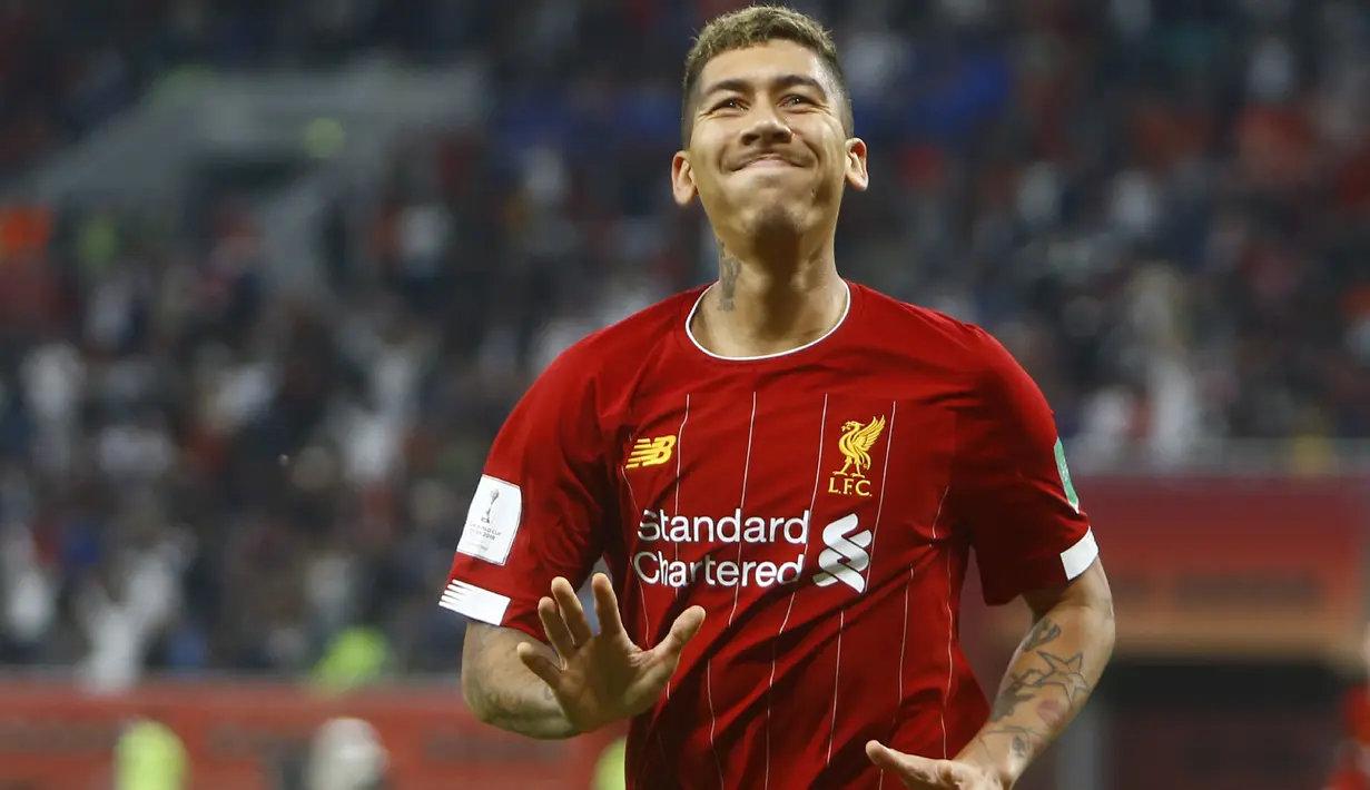Penyerang Liverpool, Roberto Firmino berselebrasi usai mencetak gol ke gawang Monterrey pada pertandingan Piala Dunia Antarklub 2019 di Stadion Internasional Khalifa di Doha, Qatar (18/12/2019).  Di final, Liverpool akan menghadapi Flamengo pada 22 Desember. (AP Photo/Hussein Sayed)