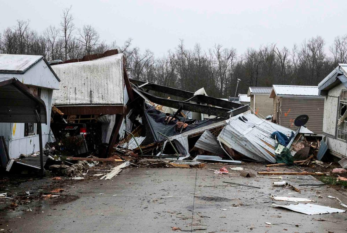 FOTO: Tornado Dahsyat Melululantahkan Pemukiman Warga di Missouri