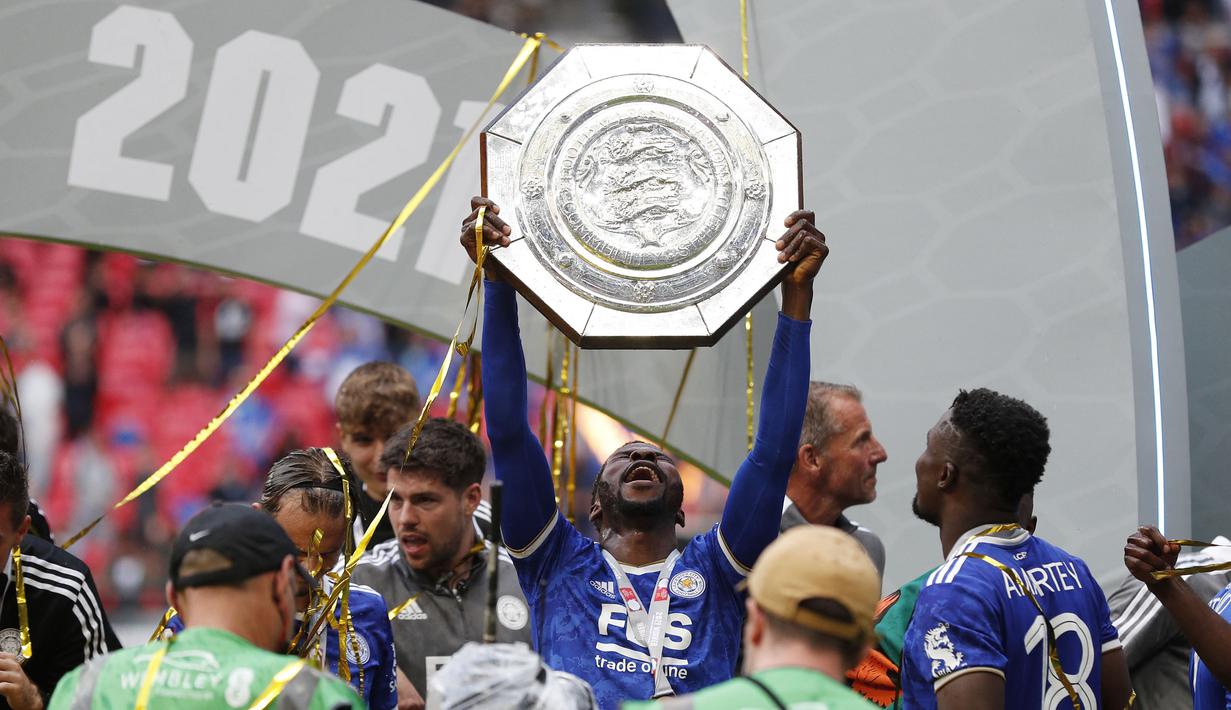 Keunggulan tipis Leicester City bertahan hingga akhir laga. Hal itu membuat The Foxes dinobatkan sebagai pemenang Community Shield 2021. Kemenangan tersebut merupakan modal berharga untuk menyambut musim baru Liga Inggris. (Foto: AFP/Adrian Dennis)