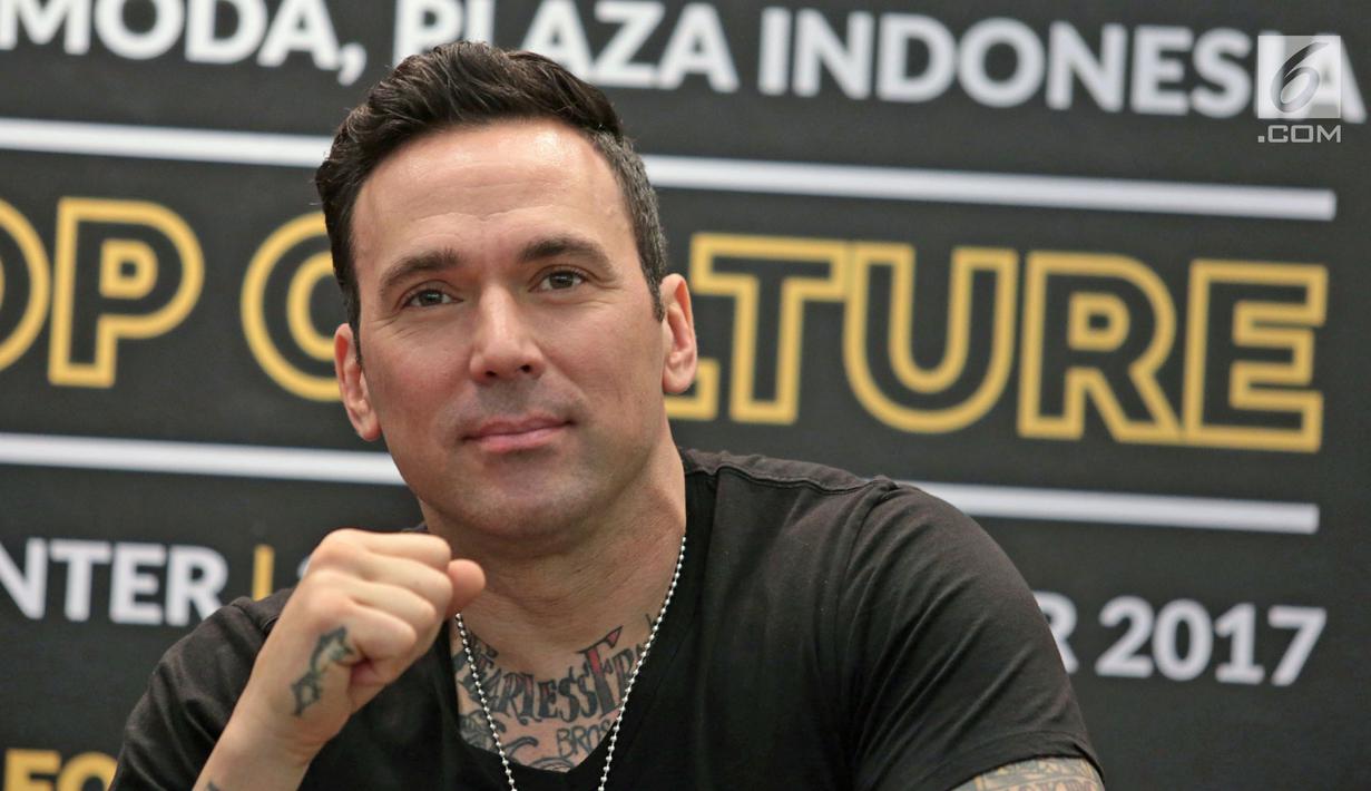Pemeran Power Ranger Hijau, Jason Frank saat jumpa pers Indonesia Comic Con 2017 di kawasan Thamrin, Jakarta, Kamis (26/10). Berperan sebagai Tomy Oliver, ia telah membintangi enam seri Power Rangers beserta dua filmnya .(Liputan6.com/Herman Zakharia)
