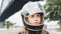 7 Trik Cuci Helm Pakai Shampo Bayi agar Bersih, Tidak Bau Apek, dan Tetap Awet