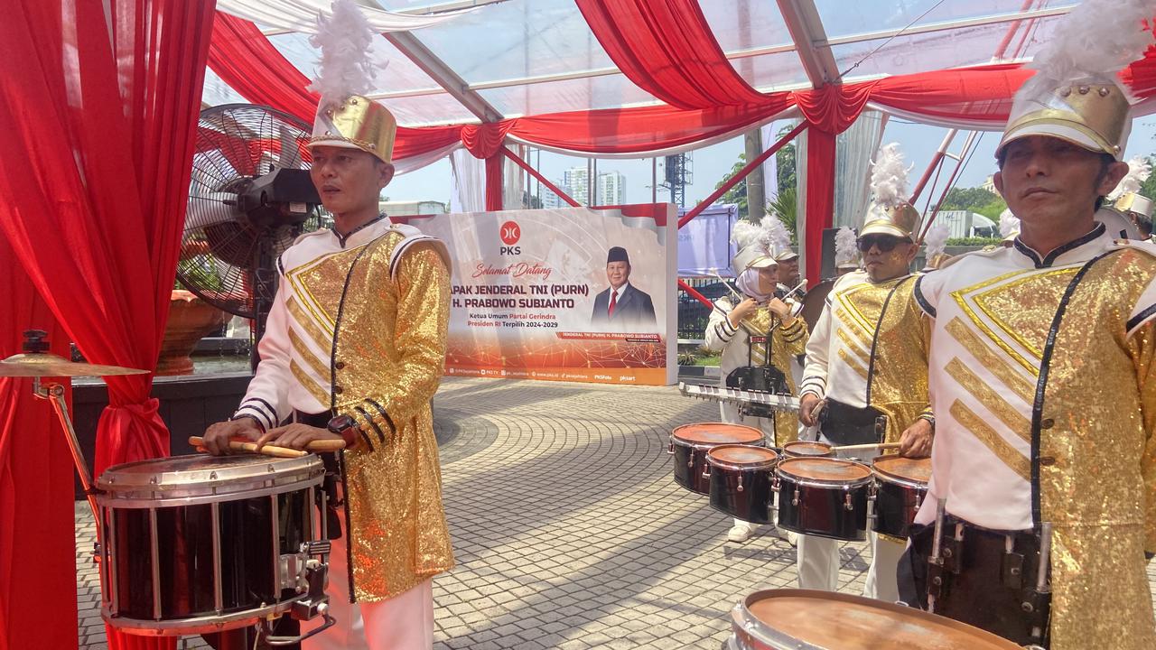 Persiapan proses penyambutan Presiden terpilih Prabowo Subianto di Rapimnas Partai Keadilan Sejahtera (PKS).