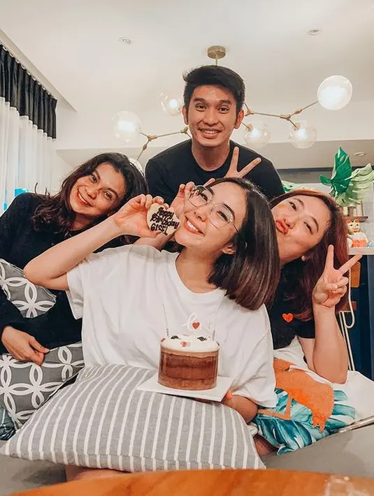 <p>[Instagram/gisel_la]</p>