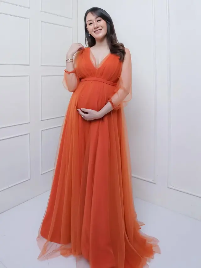 Dituding Jadi Pelakor, Ini 6 Gaya Maternity Shoot Rizuka Amor