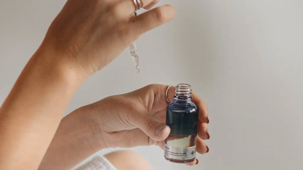 Konsentrasi retinol dan exfoliating acids sebaiknya dikurangi untuk penggunaan sehari-hari. (Foto: Unsplash/Mathilde Langevin)