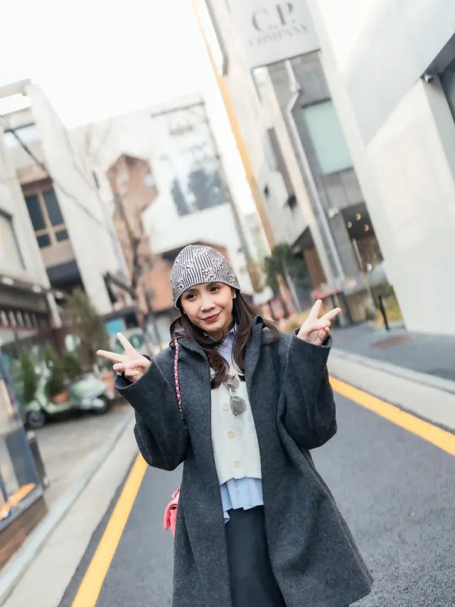 Gaya Preppy Chic Nagita Slavina Saat Liburan Musim Dingin di Korea Selatan, Andalkan Layering Outfit yang Effortless
