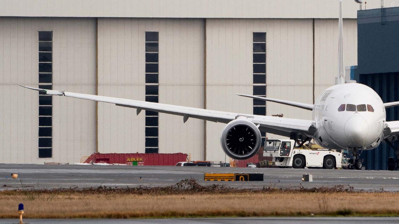 Sayap Pesawat Japan Airlines Menabrak Ekor Pesawat Delta Airlines di Bandara Seattle