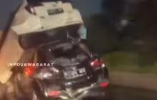 Kecelakaan Beruntun di Tol Purbaleunyi, Minibus Terangkat Diseruduk Sedan