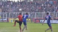 Pertandingan leg kedua babak 32 besar Piala Indonesia 2018 antara Persibat Batang kontra PSIS Semarang di Stadion Moch Sarengat, Jumat (8/2/2019). (Bola.com/Vincentius Atmaja).