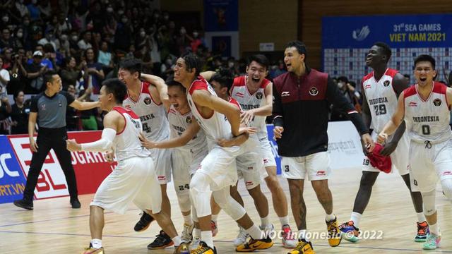 Foto: Pecah! Momen Kebahagiaan Timnas Basket Putra Indonesia Saat Cetak Sejarah Sabet Emas di Ajang SEA Games 2021