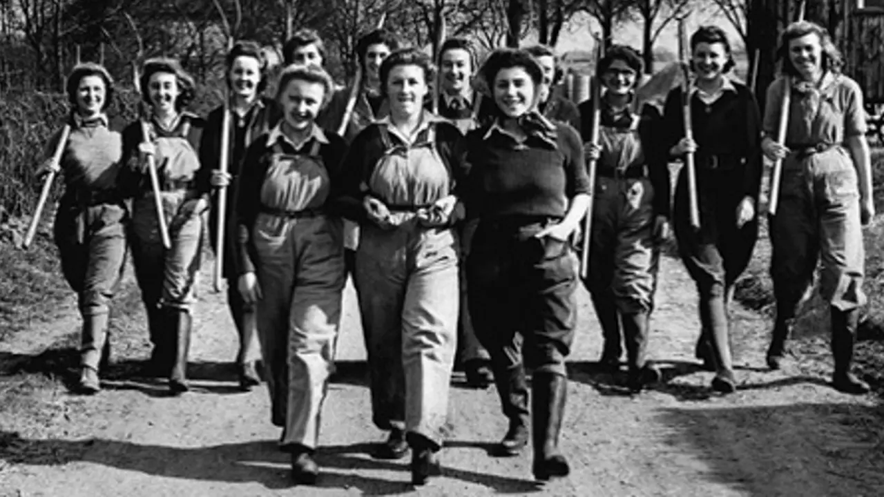 World War I Impact on Women Fashion 1114