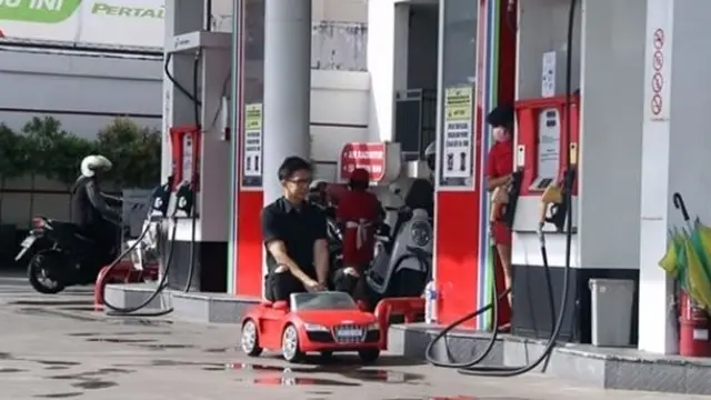 6 Kendaraan yang Curi Perhatian saat Isi Bensin di SPBU, Kelewat Unik